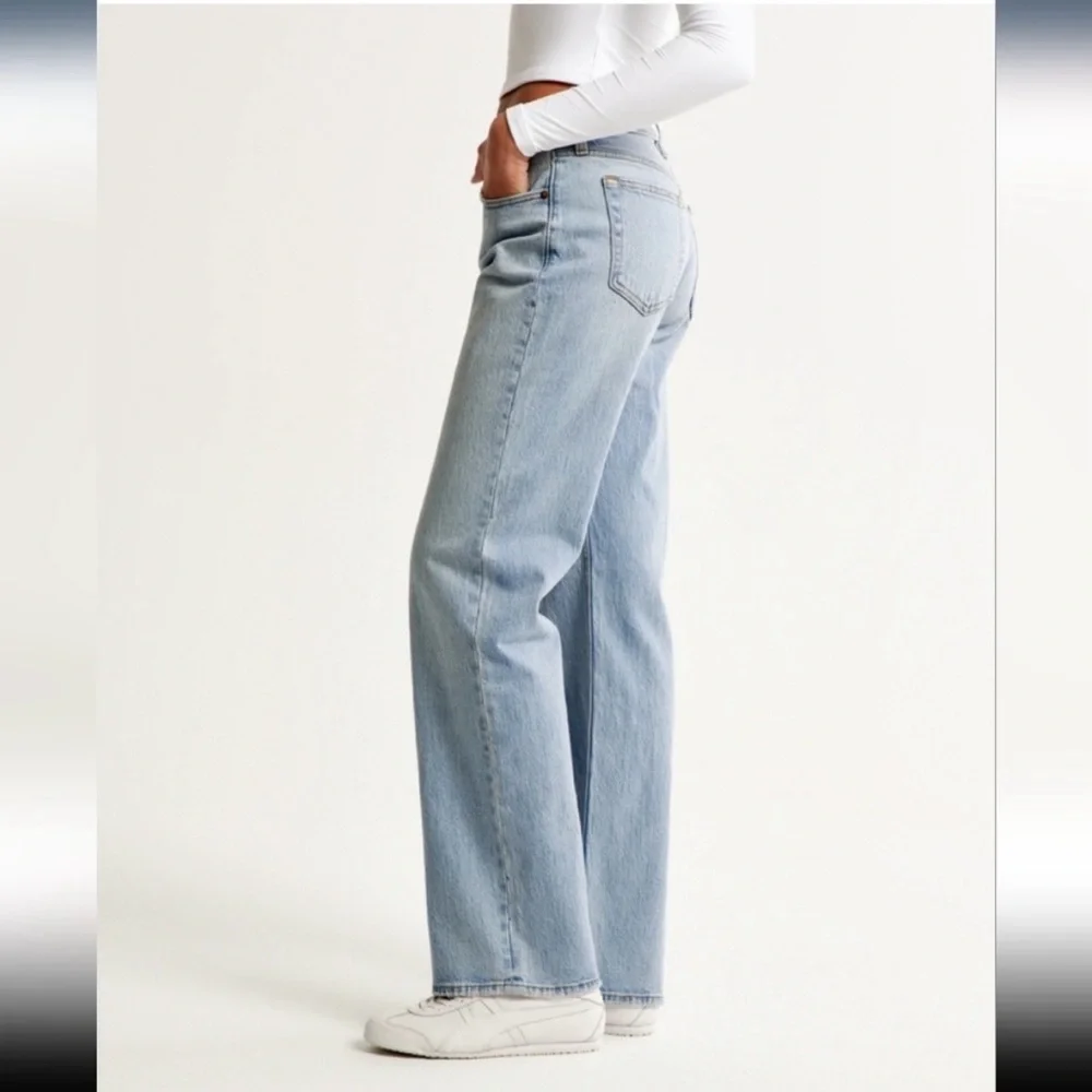 Abercrombie and Fitch the 90s baggy, low rise light wash jeans, size 29 - Picture 10 of 10